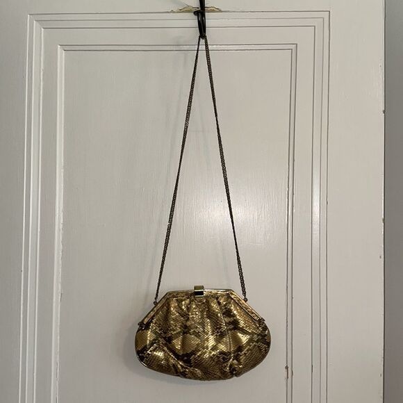 Vintage 80s Margolin gold snakeskin pattern crossbody bag with chain strap - Picture 2 of 8